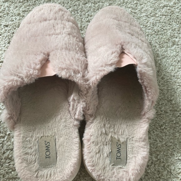 Pink Toms slippers - Picture 2 of 4